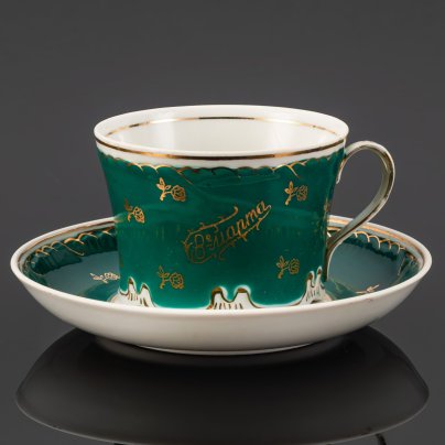 Чайная пара "8 марта", украшенная цветочным декором, фарфор, крытье, золочение, Дмитровский фарфоровый завод (ДФЗ Вербилки), СССР, 1954-1965 гг.