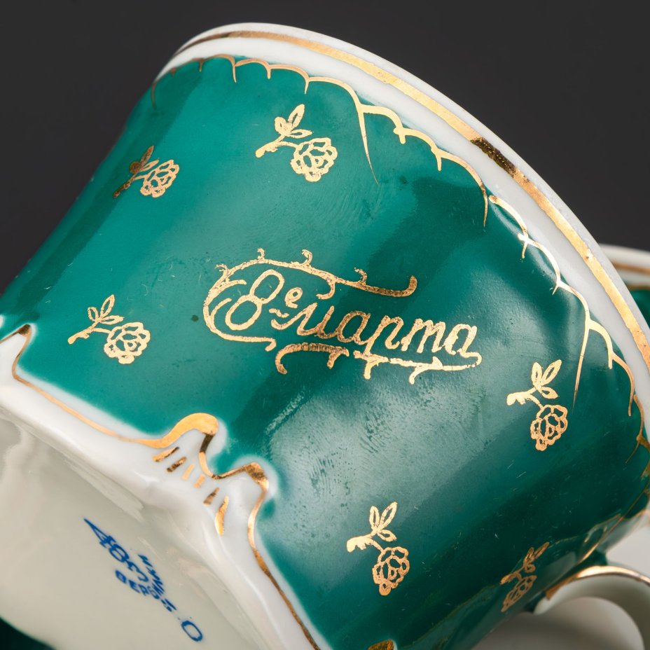 Чайная пара "8 марта", украшенная цветочным декором, фарфор, крытье, золочение, Дмитровский фарфоровый завод (ДФЗ Вербилки), СССР, 1954-1965 гг.