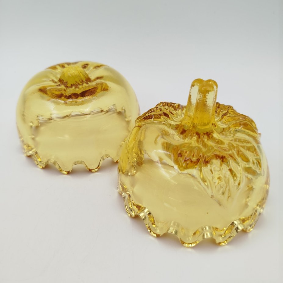 Лимонница в форме яблока, цветное стекло, пресс, Гусевской хрустальный завод (Гусь-Хрустальный), СССР, 1970-1990 гг.