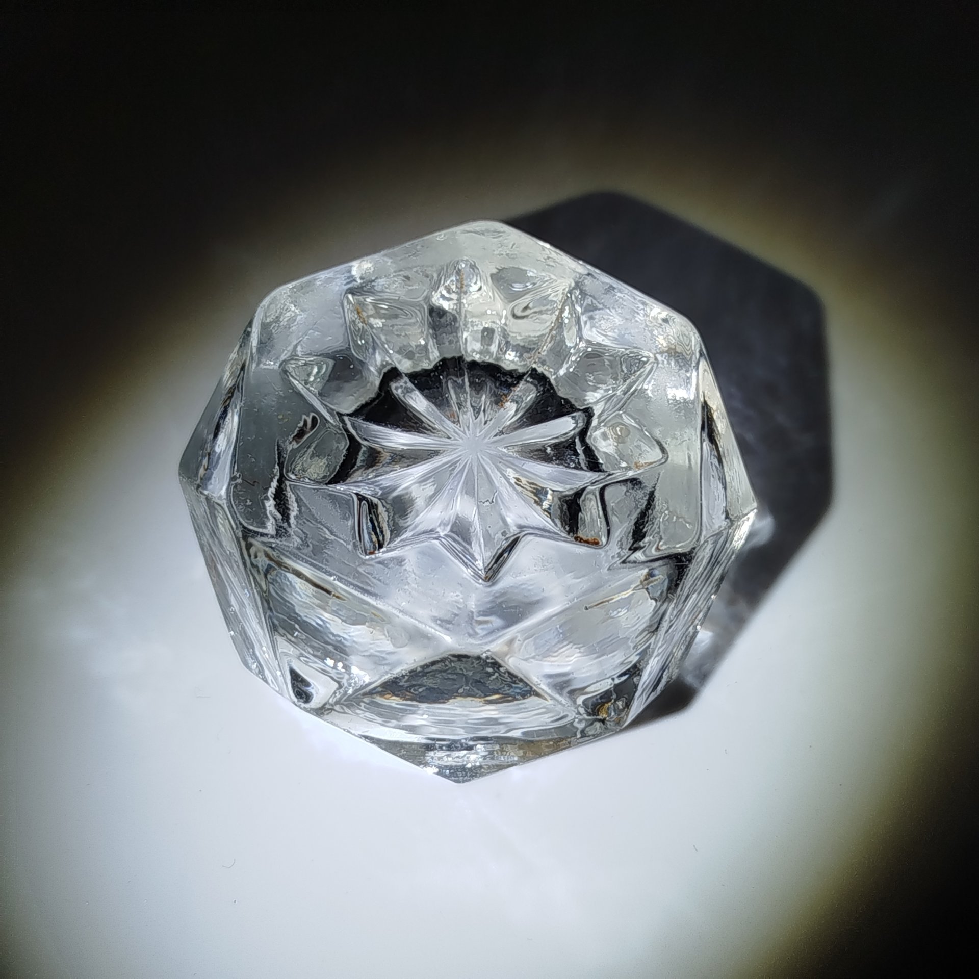 Солонка в форме многогранника