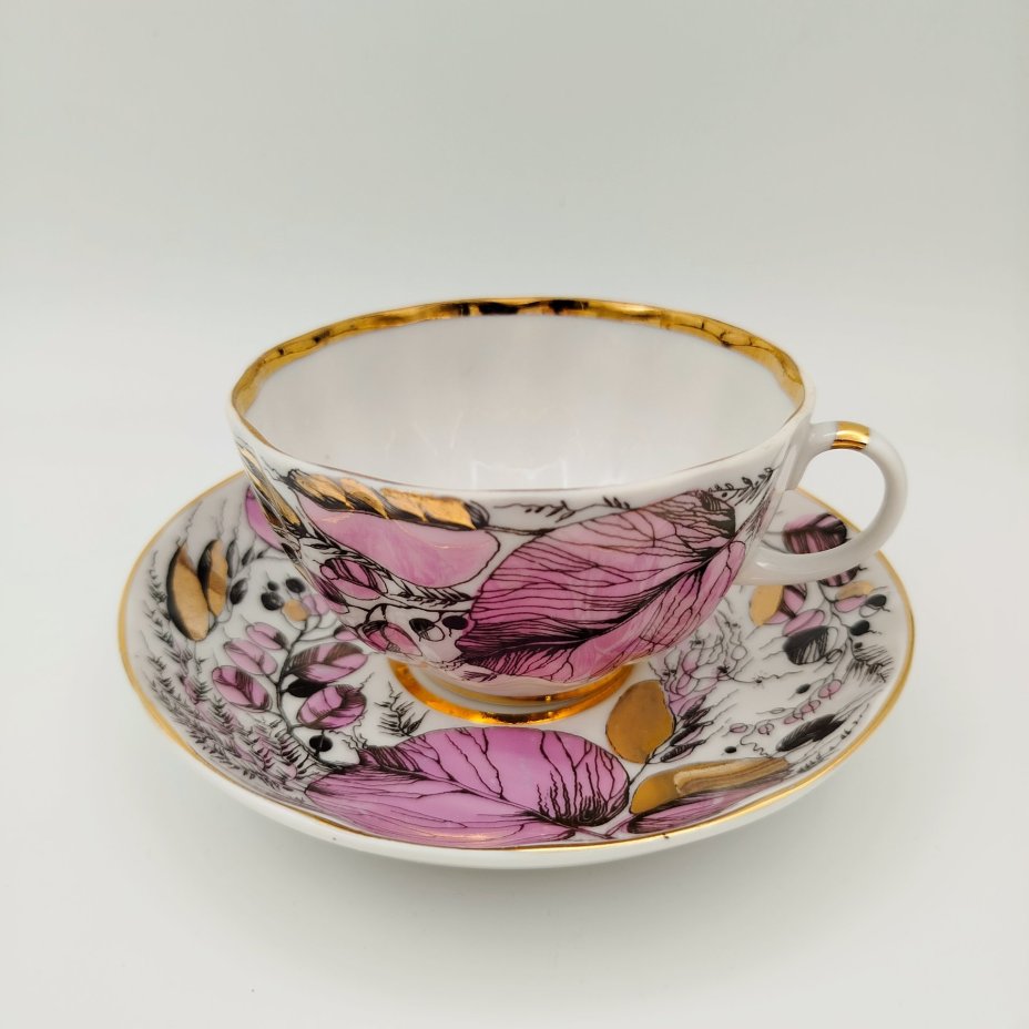 Чайная пара "Мой сад" в розовом оттенке, (из серии "Времена года"), форма "Тюльпан", автор формы С.Е. Яковлева, автор росписи Н.П. Славина