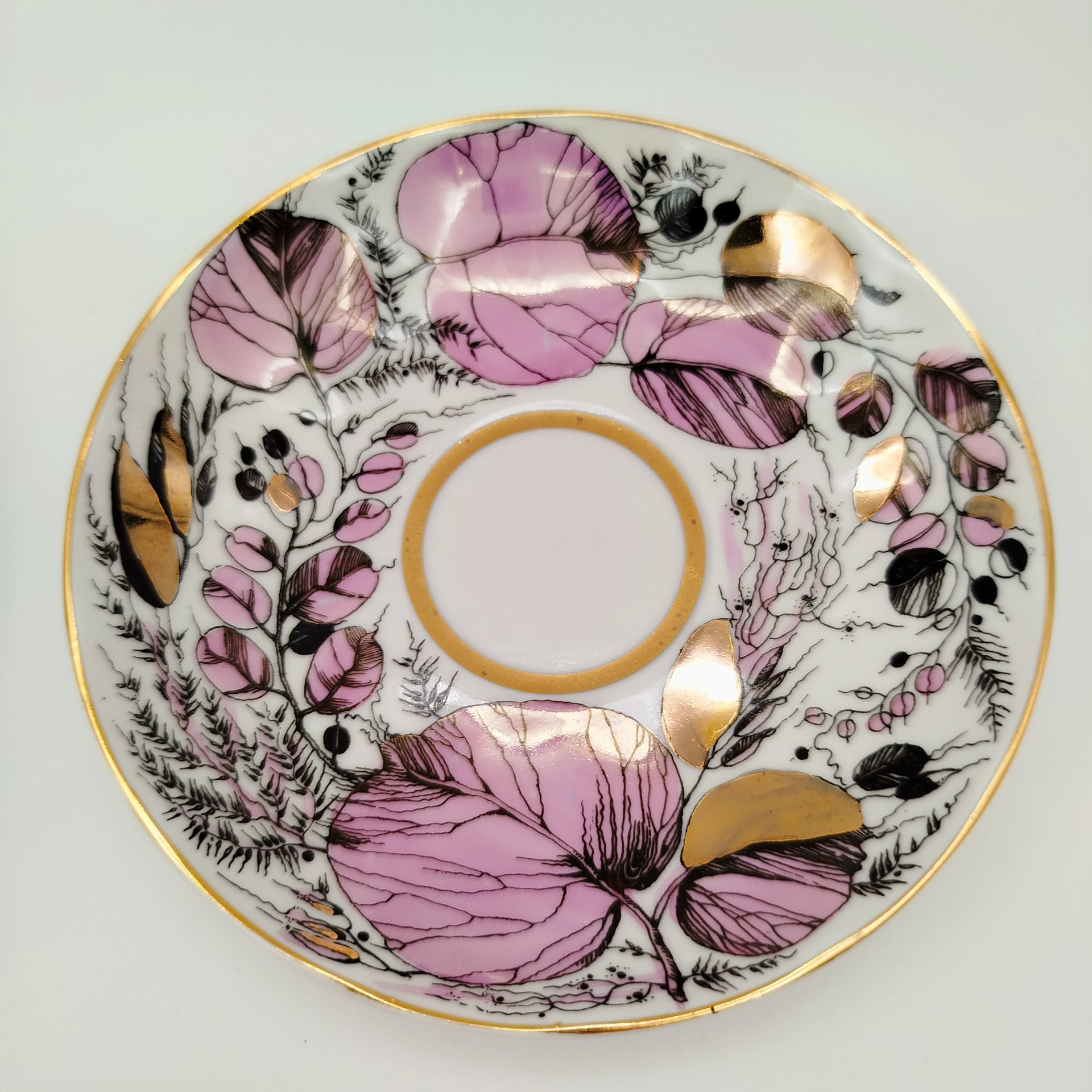 Чайная пара "Мой сад" в розовом оттенке, (из серии "Времена года"), форма "Тюльпан", автор формы С.Е. Яковлева, автор росписи Н.П. Славина