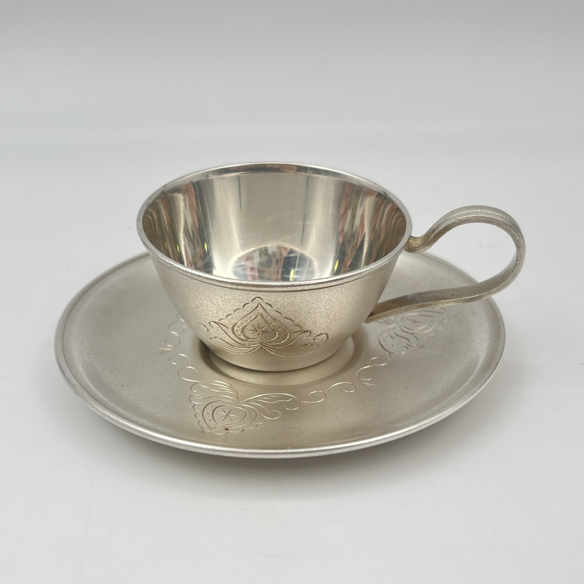 Пара кофейная с декором в русском национальном стиле, мельхиор (медь-никель), золочение, Мстерская художественная фабрика  «Ювелир», СССР, 1979 г.