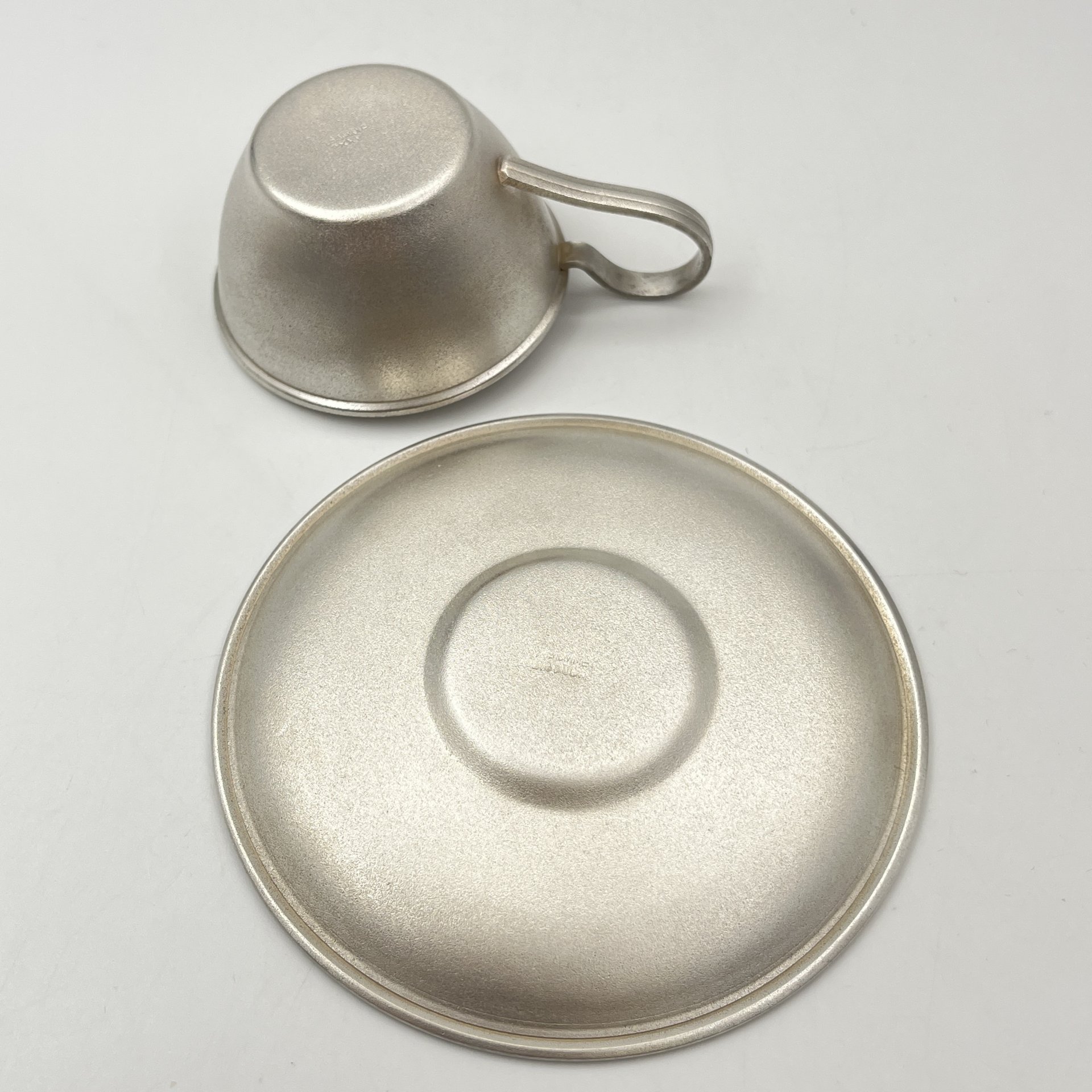 Пара кофейная с декором в русском национальном стиле, мельхиор (медь-никель), золочение, Мстерская художественная фабрика  «Ювелир», СССР, 1979 г.