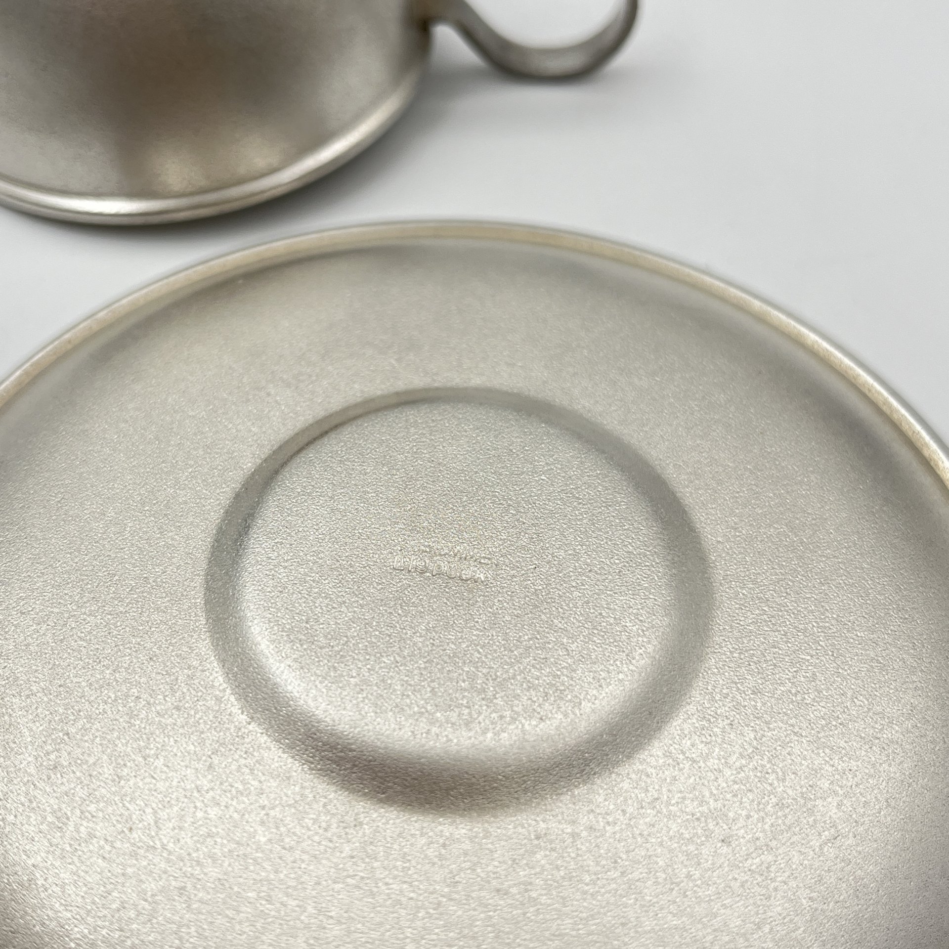 Пара кофейная с декором в русском национальном стиле, мельхиор (медь-никель), золочение, Мстерская художественная фабрика  «Ювелир», СССР, 1979 г.