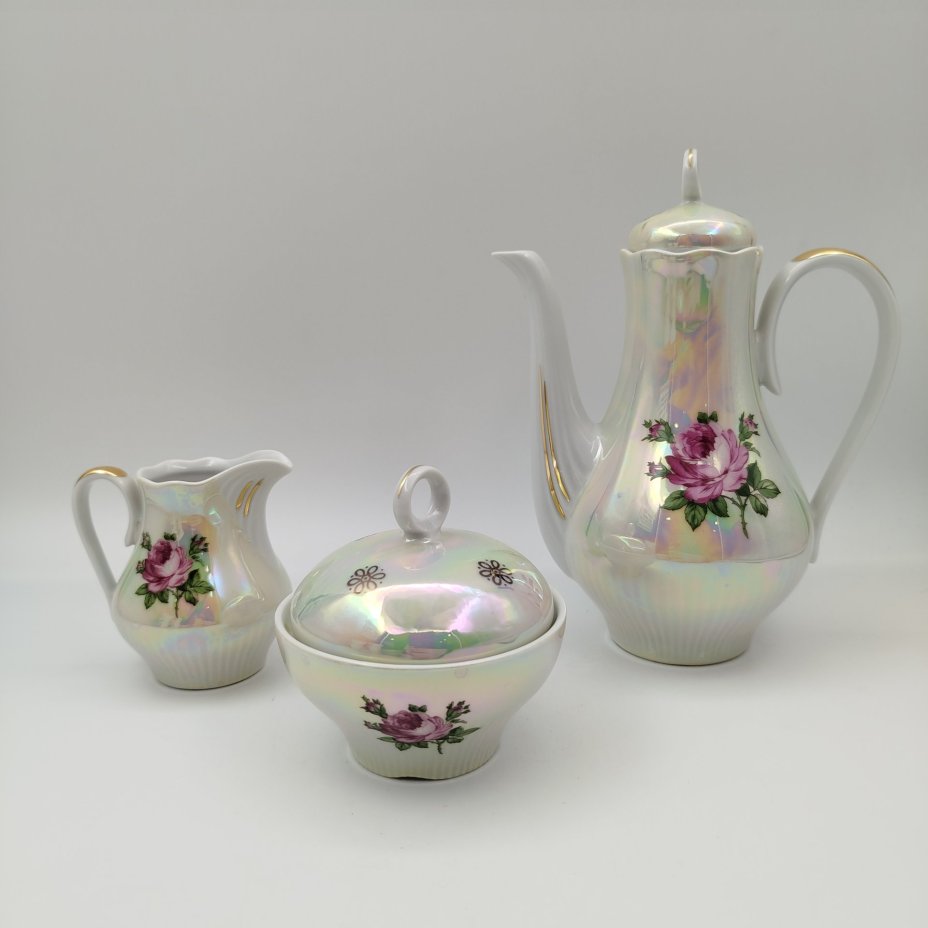 Сервиз кофейный с декором в виде роз на 6 персон (15 предметов), фарфор, деколь, люстр, золочение, Graf Von Henneberg Porzellan, 1777 Jlmenau, ГДР, 1973-1990 гг.