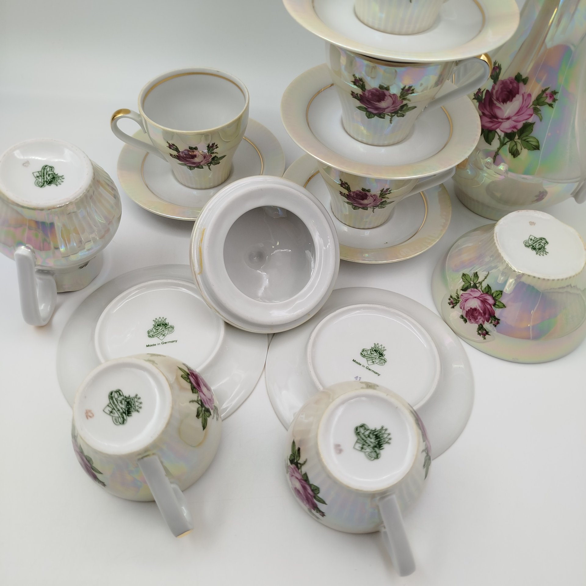 Сервиз кофейный с декором в виде роз на 6 персон (15 предметов), фарфор, деколь, люстр, золочение, Graf Von Henneberg Porzellan, 1777 Jlmenau, ГДР, 1973-1990 гг.