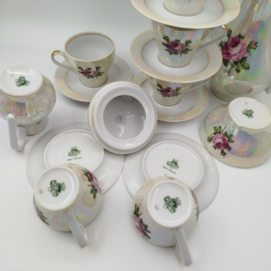 Сервиз кофейный с декором в виде роз на 6 персон (15 предметов), фарфор, деколь, люстр, золочение, Graf Von Henneberg Porzellan, 1777 Jlmenau, ГДР, 1973-1990 гг.