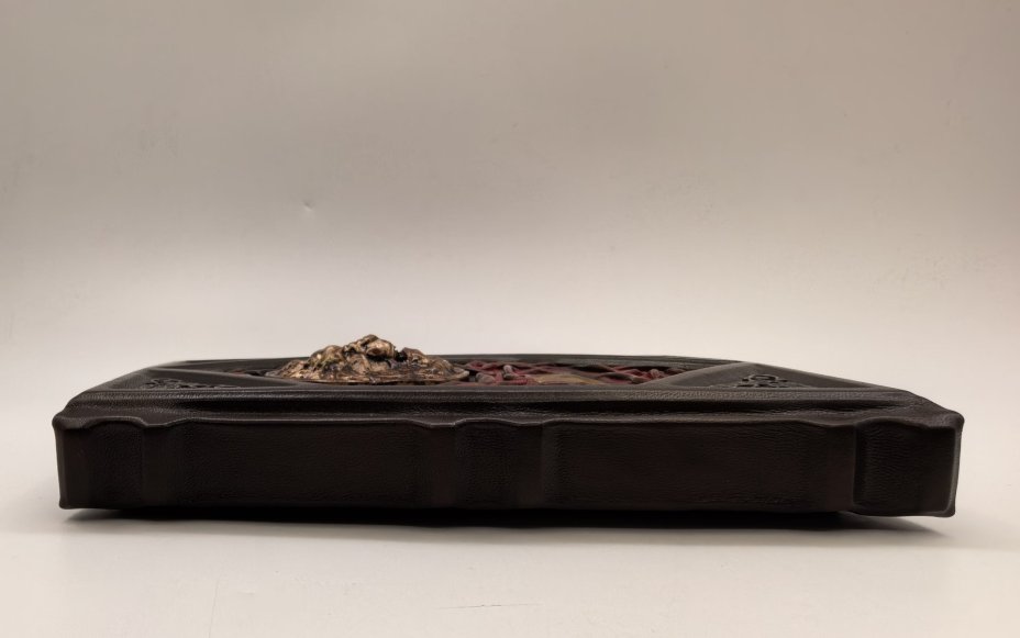 Ежедневник недатированный "Лев", подарочное издание, кожаный переплет, авторская ручная работа, Россия