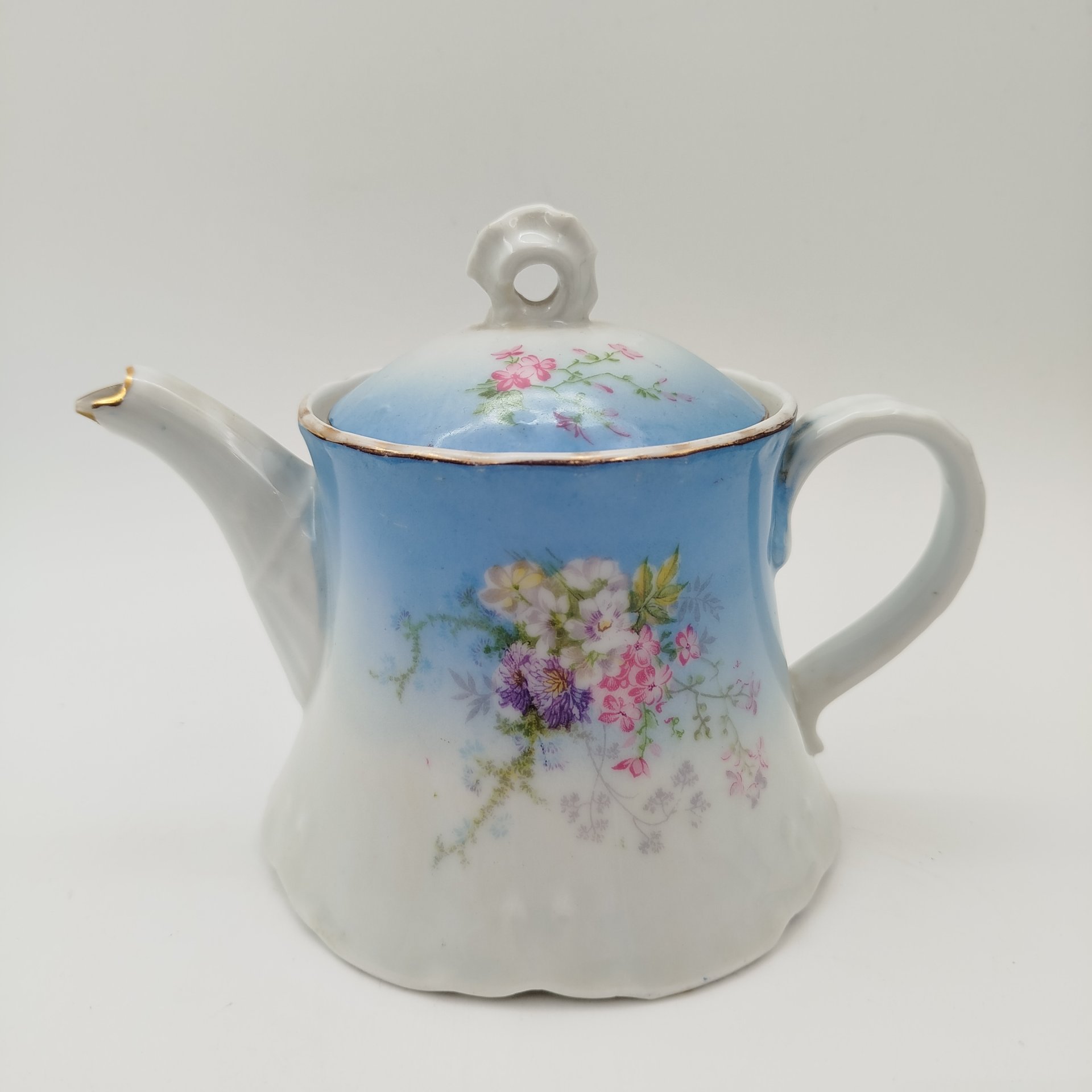 Чайник заварочный с декором из полевых цветов, фарфор, крытье, деколь, золочение, Российская империя, 1880-1910 гг.