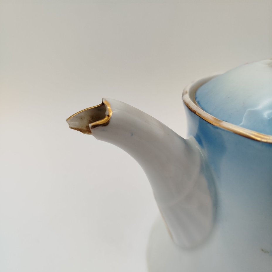 Чайник заварочный с декором из полевых цветов, фарфор, крытье, деколь, золочение, Российская империя, 1880-1910 гг.