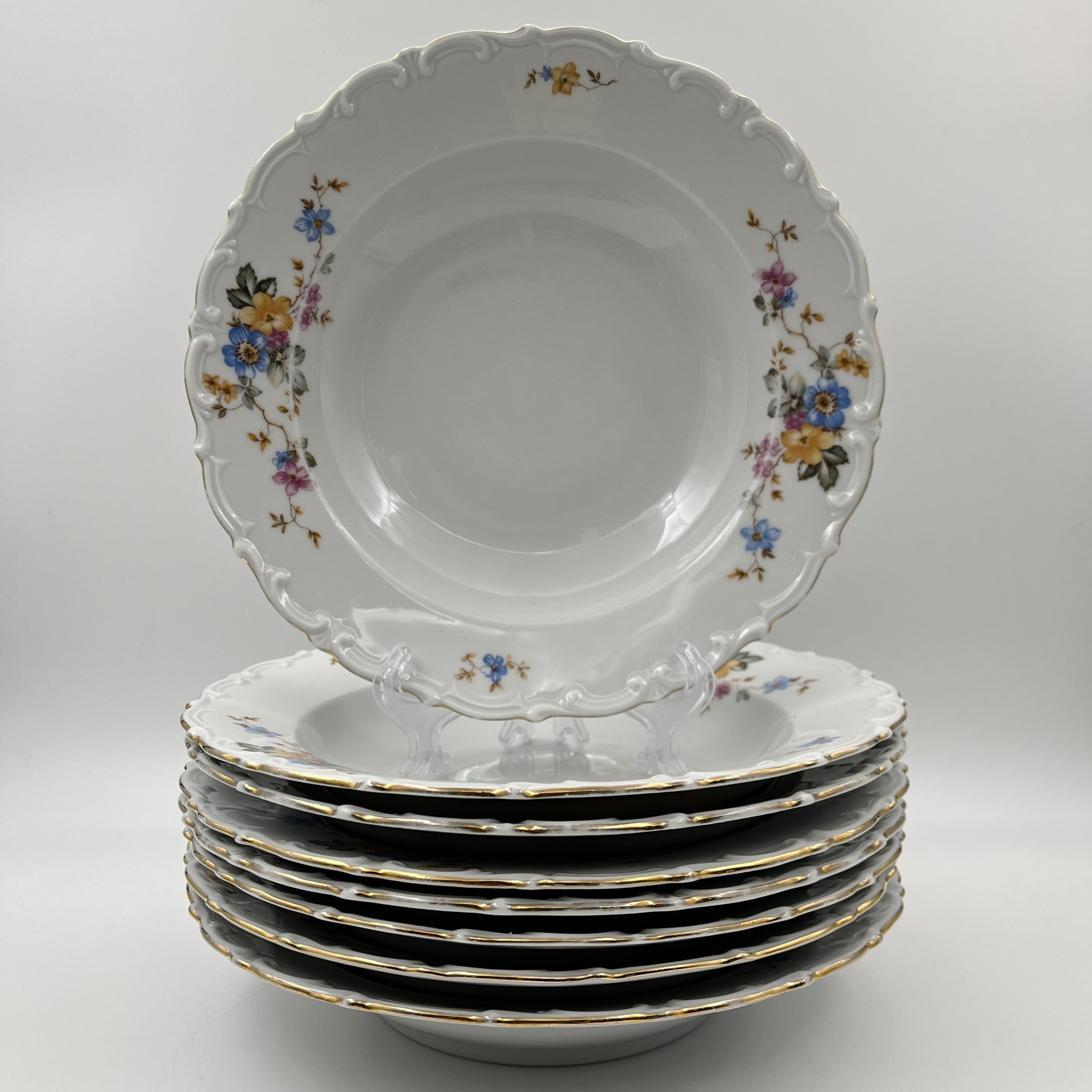 Набор суповых (глубоких) тарелок с цветочным и рельефным декором на 8 персон