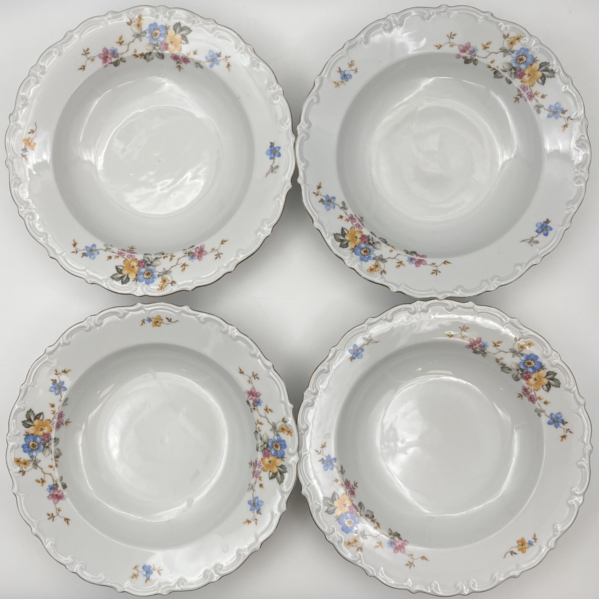 Набор суповых (глубоких) тарелок с цветочным и рельефным декором на 8 персон
