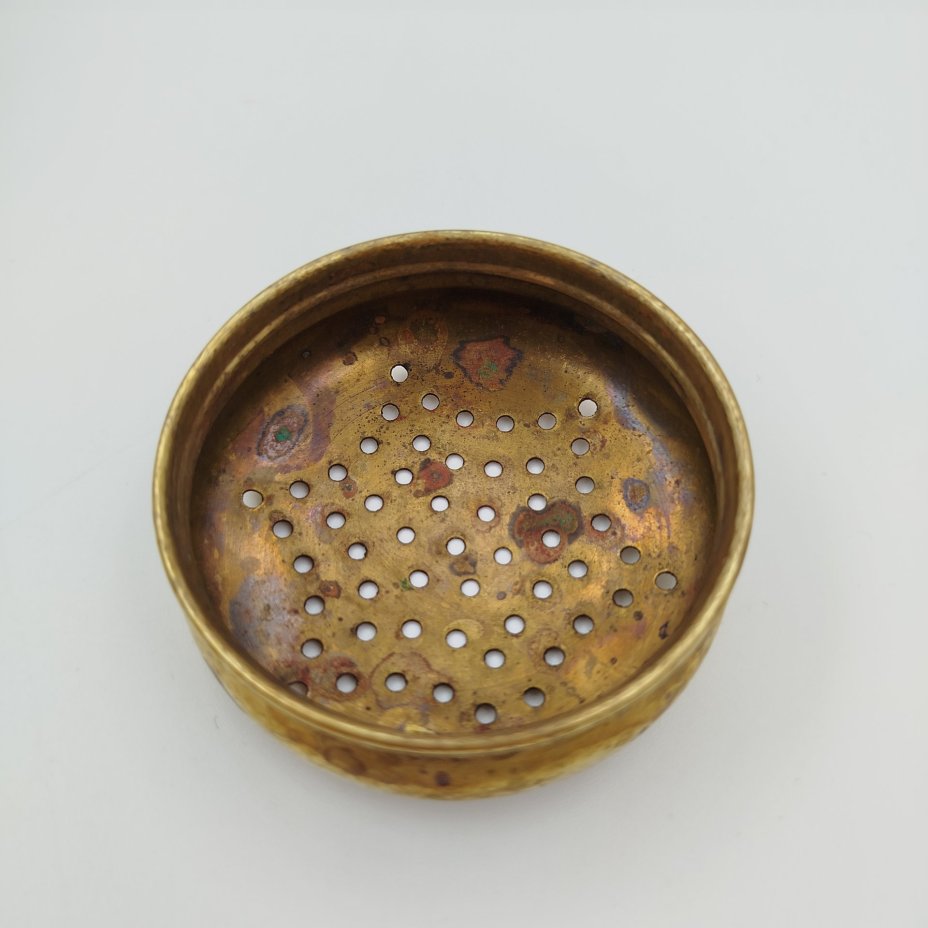 Сифтер (ёмкость для сыпучих продуктов/специй/пряностей и сахарной пудры), латунь, стекло, нацвет, алмазная грань, Западная Европа, 1950-1970 гг.