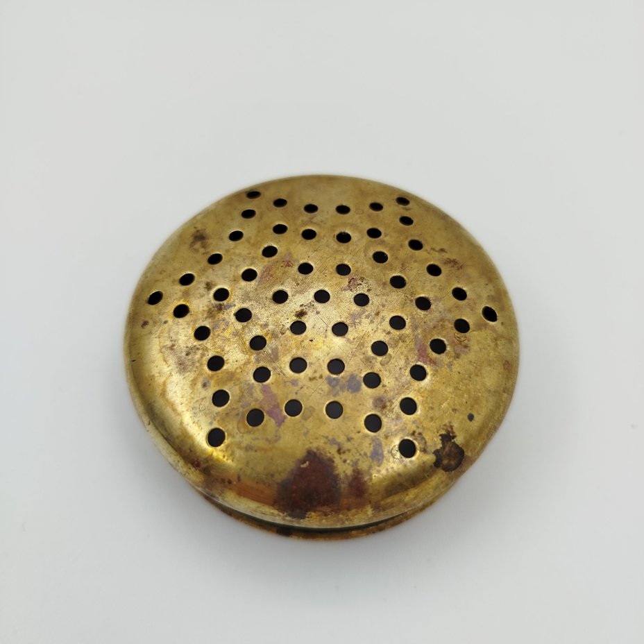 Сифтер (ёмкость для сыпучих продуктов/специй/пряностей и сахарной пудры), латунь, стекло, нацвет, алмазная грань, Западная Европа, 1950-1970 гг.