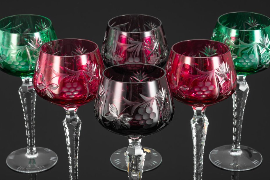 Набор бокалов для вина на 6 персон, украшенных резным орнаментом