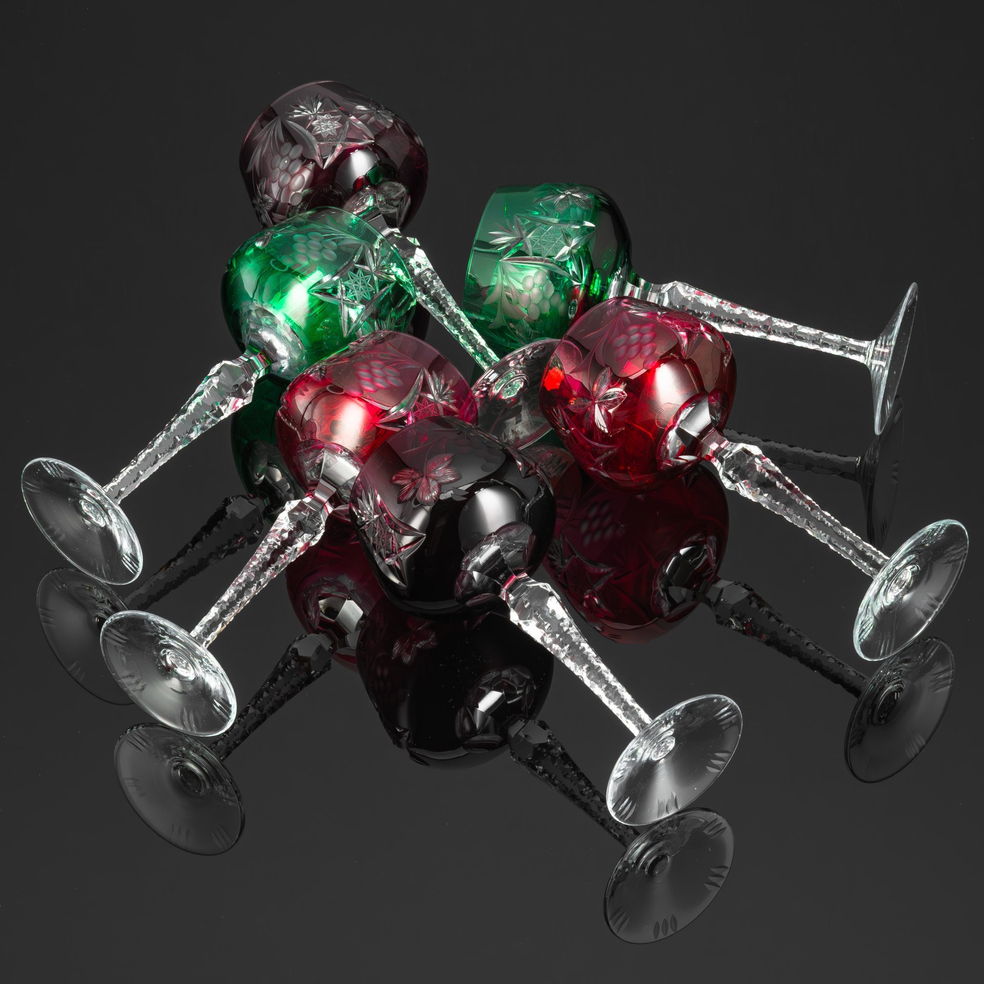 Набор бокалов для вина на 6 персон, украшенных резным орнаментом