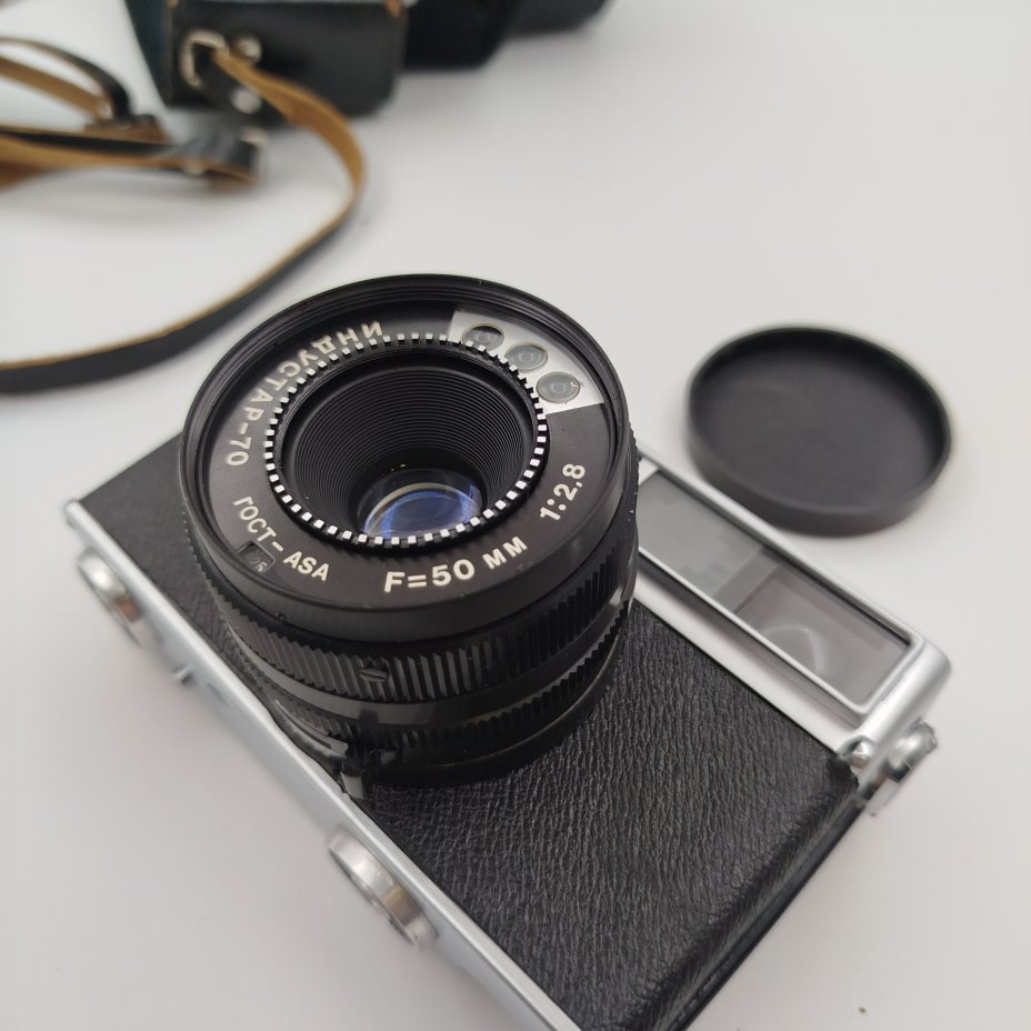 Фотоаппарат "Сокол-2" с объективом "Индустар-70" в оригинальном кофре, металл, стекло, пластик, ЛОМО (Ленинградское оптико-механическое объединение), СССР, 1977-1986 гг.