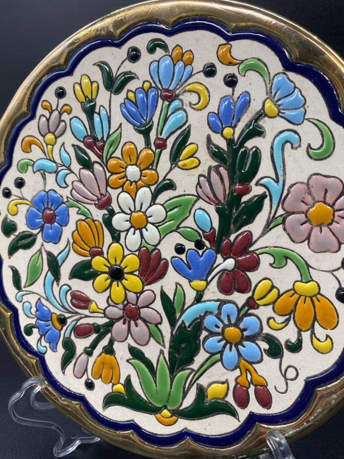 Декоративная настенная тарелка с изображением цветочных мотивов, Ceramicas Sevilla