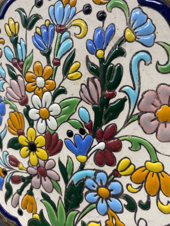 Декоративная настенная тарелка с изображением цветочных мотивов, Ceramicas Sevilla