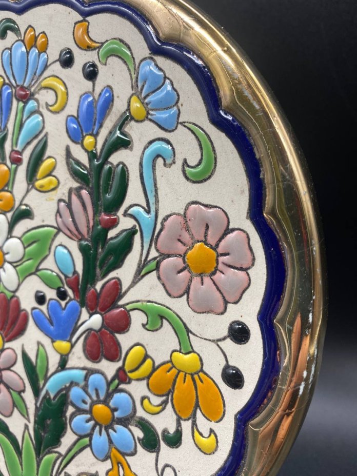 Декоративная настенная тарелка с изображением цветочных мотивов, Ceramicas Sevilla