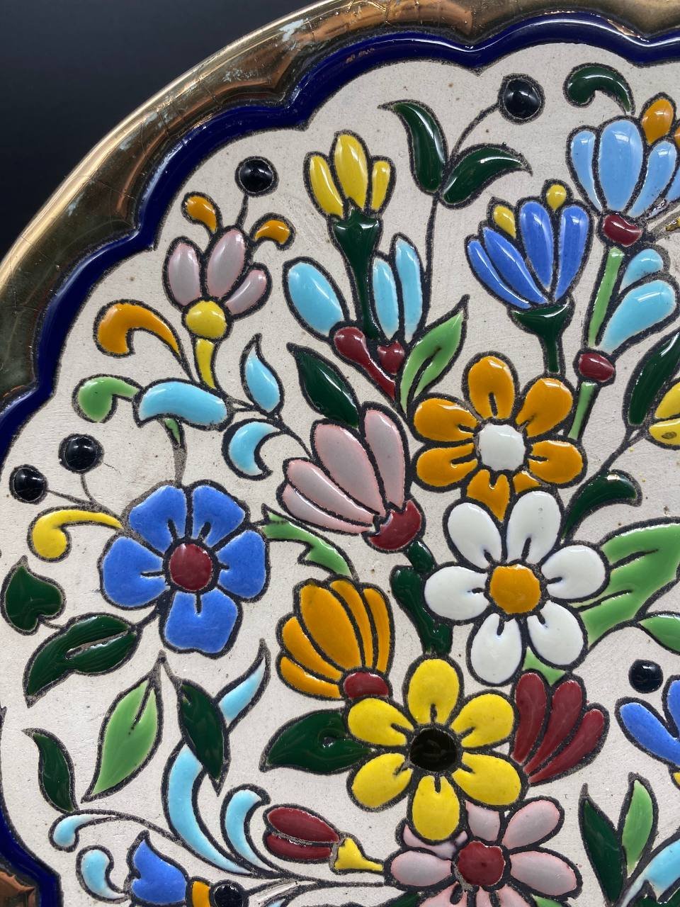 Декоративная настенная тарелка с изображением цветочных мотивов, Ceramicas Sevilla