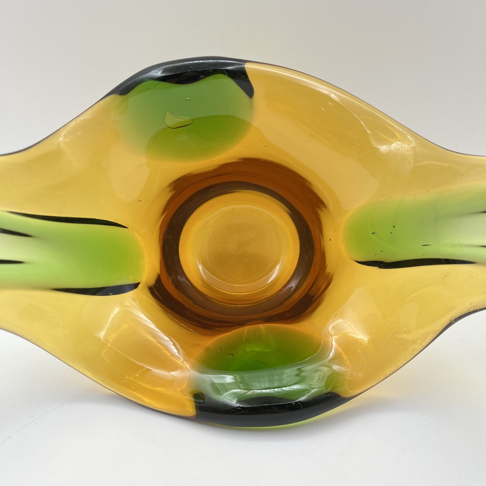 Фруктовница (конфетница) янтарно-зеленого оттенка