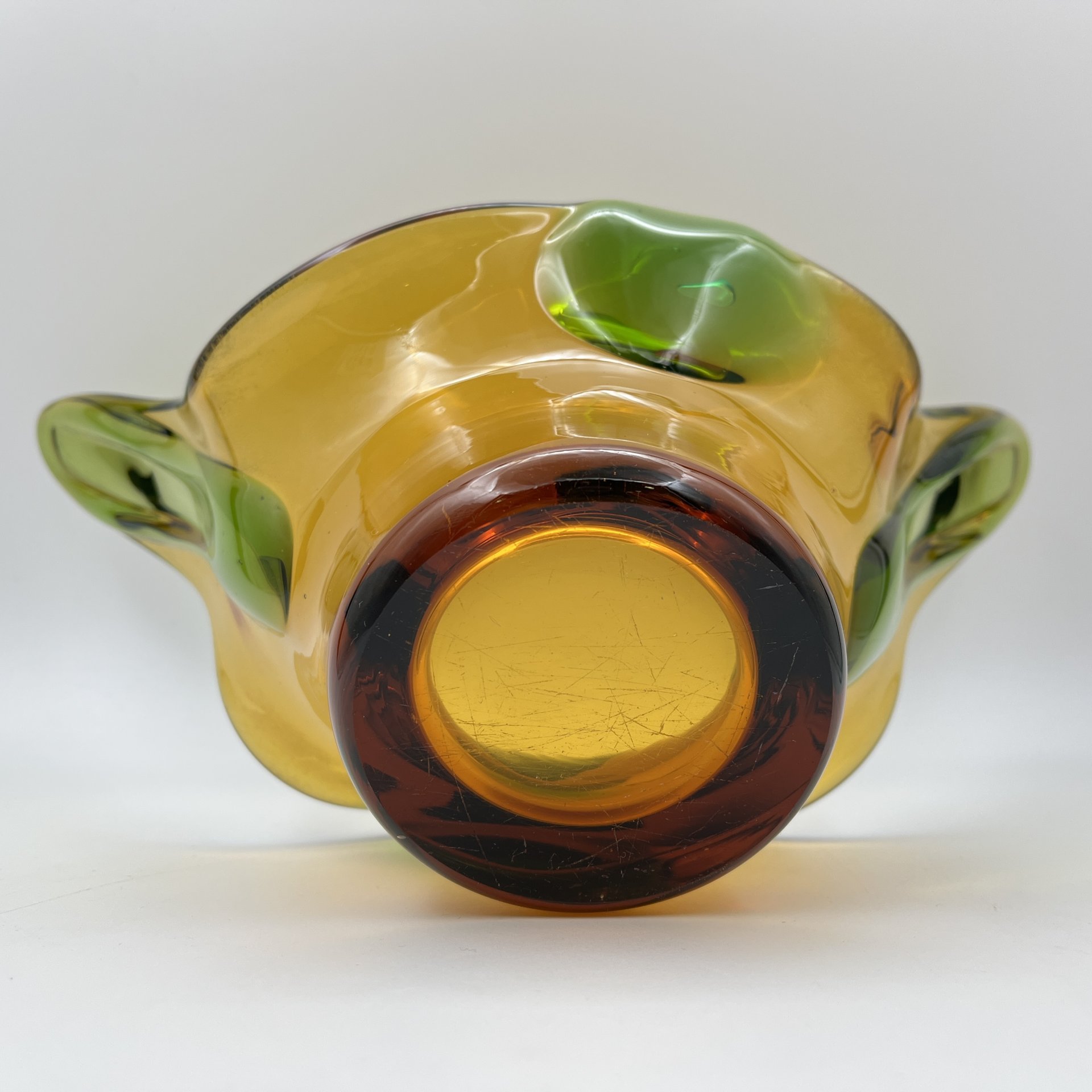 Фруктовница (конфетница) янтарно-зеленого оттенка