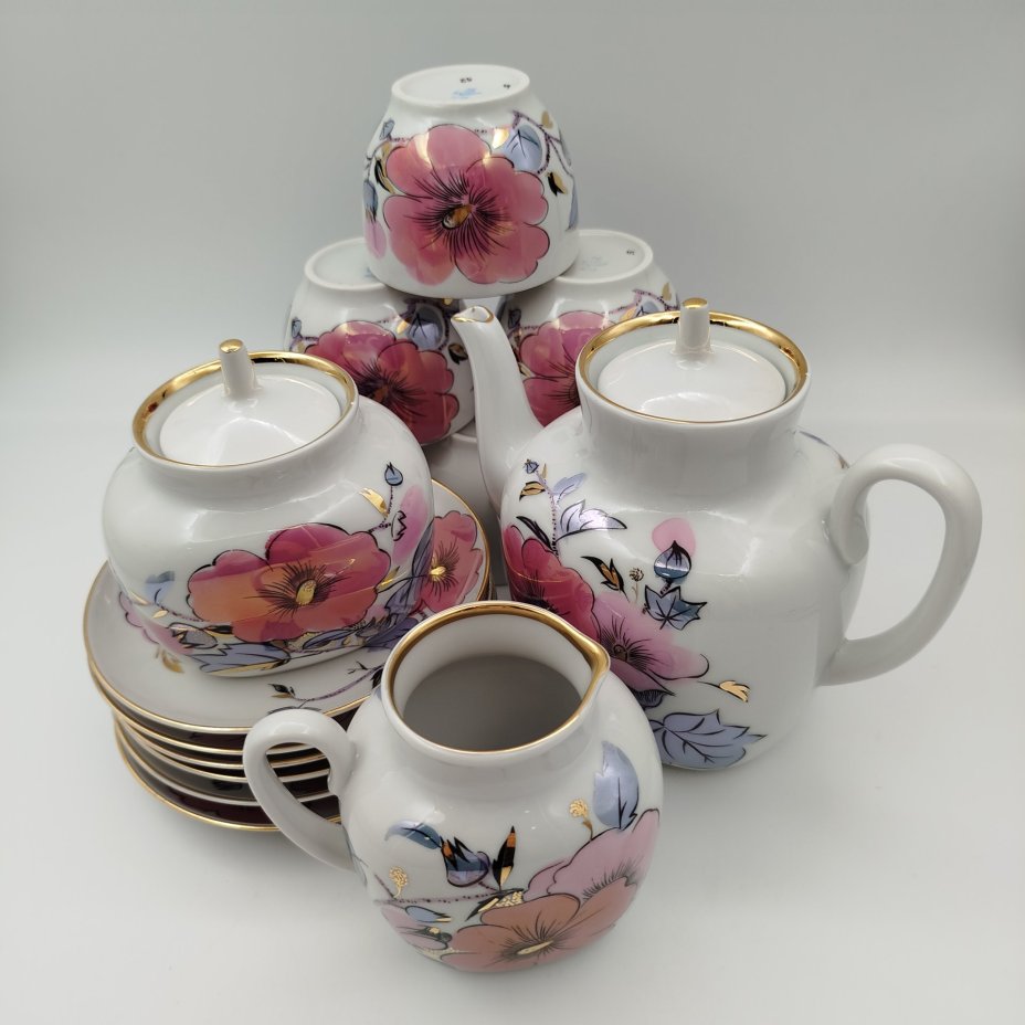 Сервиз чайный "Розовая ветка" на 6 персон (15 предметов), автор формы Семенов В. Л., автор росписи Блак Л. К., фарфор, роспись, золочение, Ленинградский фарфоровый завод (ЛФЗ), СССР, 1970-1991 гг.
