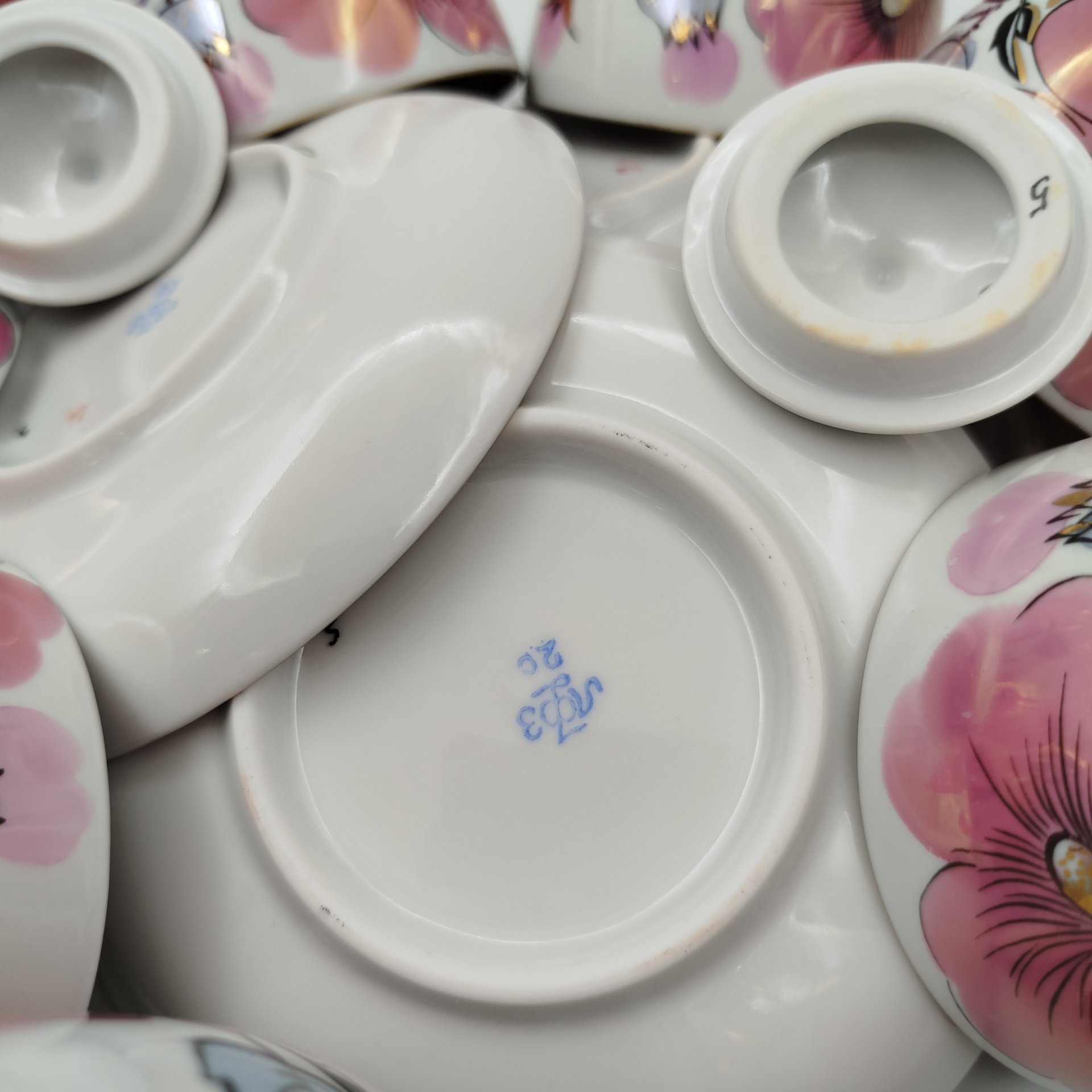 Сервиз чайный "Розовая ветка" на 6 персон (15 предметов), автор формы Семенов В. Л., автор росписи Блак Л. К., фарфор, роспись, золочение, Ленинградский фарфоровый завод (ЛФЗ), СССР, 1970-1991 гг.