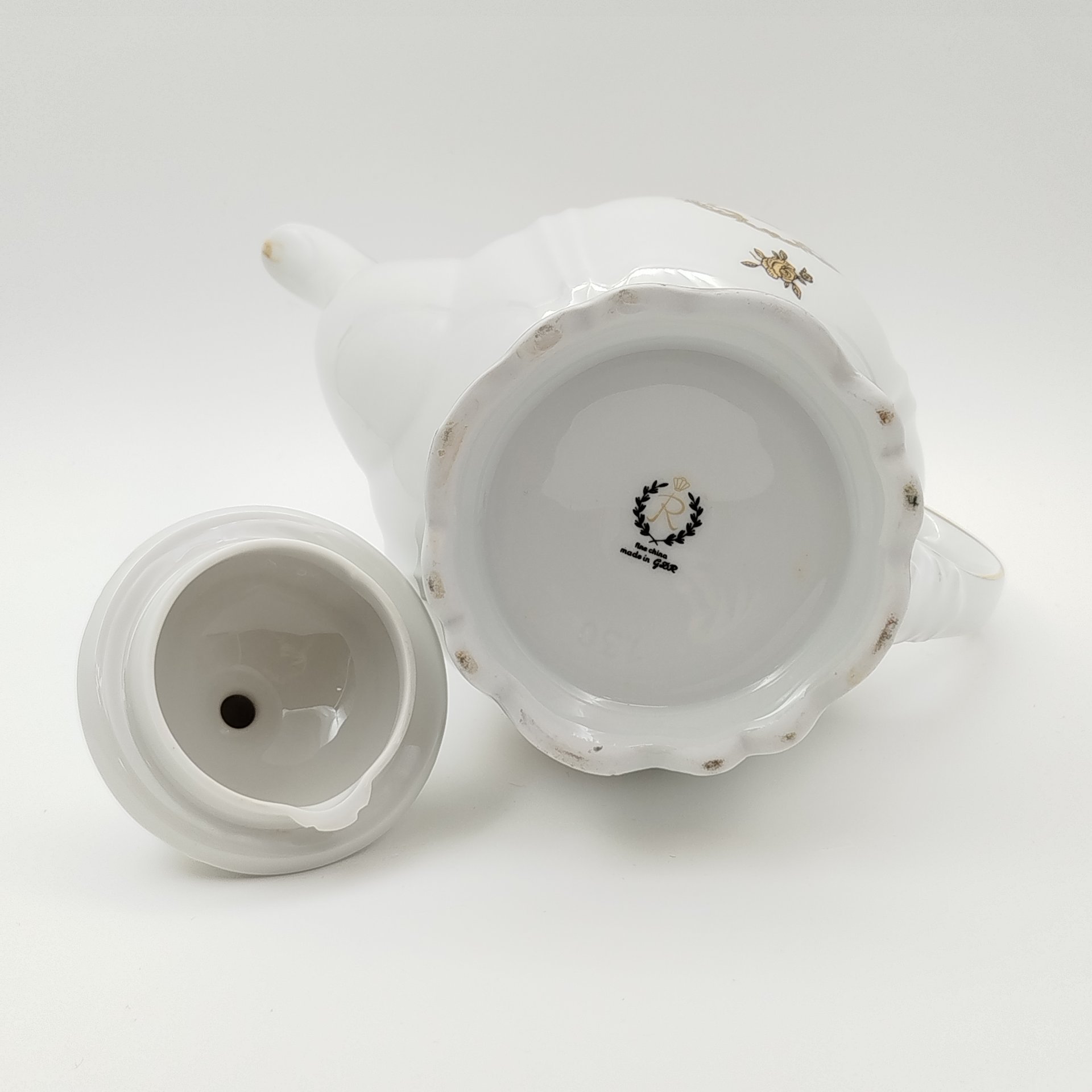 Кофейник с растительным узором золотого цвета, фарфор, деколь, золочение, Reichenbach (Райхенбах), ГДР, 1968-1990 гг.