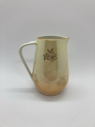 Миниатюрный молочник c цветочным декором