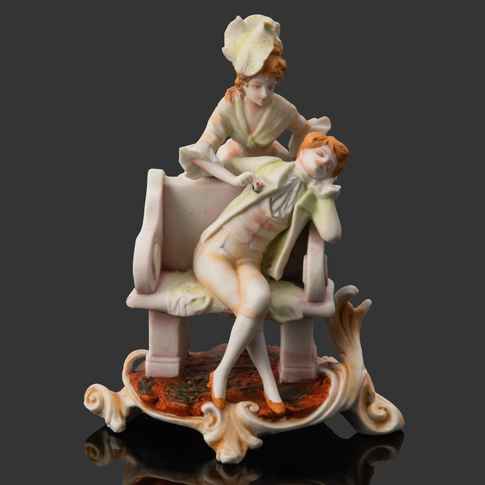 Статуэтка "Уснувший влюбленный", бисквит, роспись, Европа, 1960-1980 гг.
