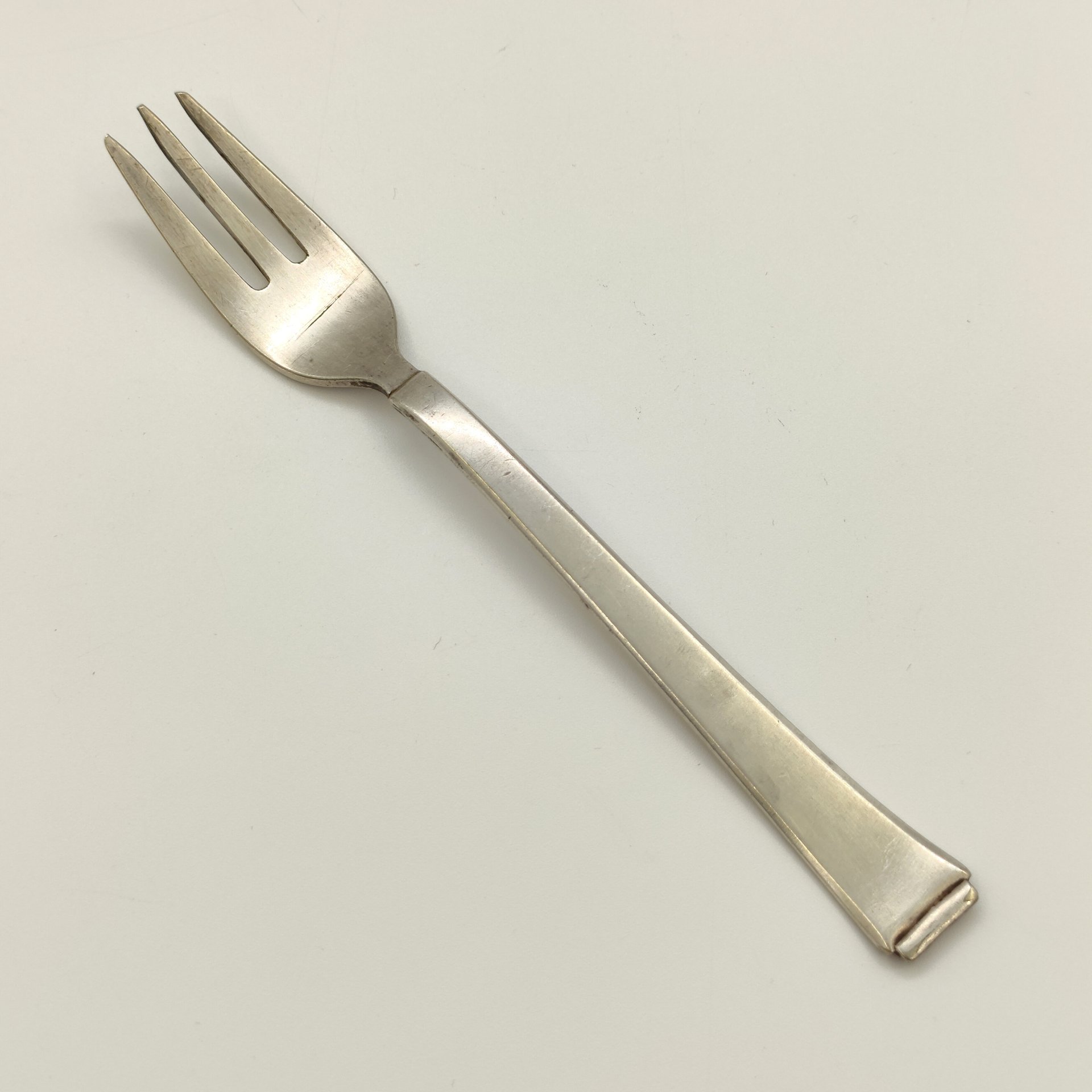 Вилка десертная, лаконичной формы с тремя зубцами, металл, серебрение, Württembergische Metallwarenfabrik (WMF), Германия, 1880-1886 гг.