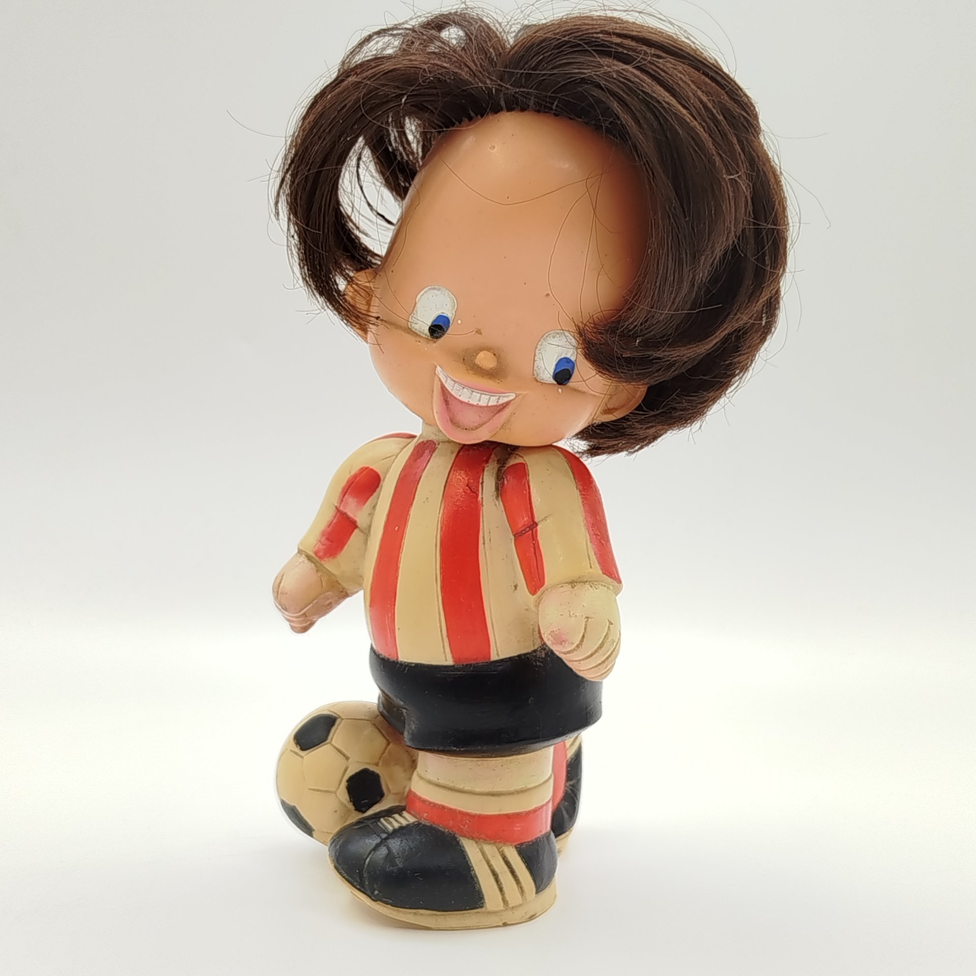 Игрушка (кукла) "Футболист", "Jugoplastika", резина, волос искусственный, литьё, пробивка, крашение, роспись, Югославия, 1970-1990 гг.