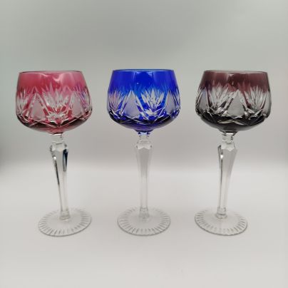 Набор разноцветных бокалов для вина на 3 персоны, украшенных резным орнаментом, хрусталь, алмазная грань, Echt Bleikristall, Германия, 1970-1990 гг.