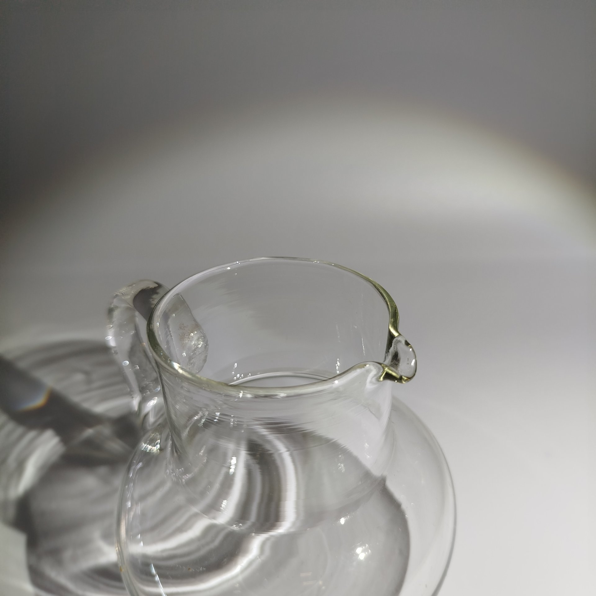 Молочник с широким туловом, стекло, Россия, 1900-1930 гг.