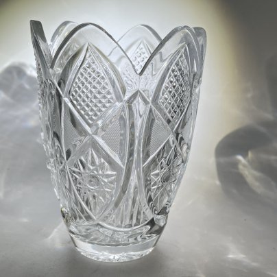 Ваза для цветочного букета в виде бутона тюльпана с резным декором, хрусталь, алмазная грань, СССР, 1970-1990 гг.