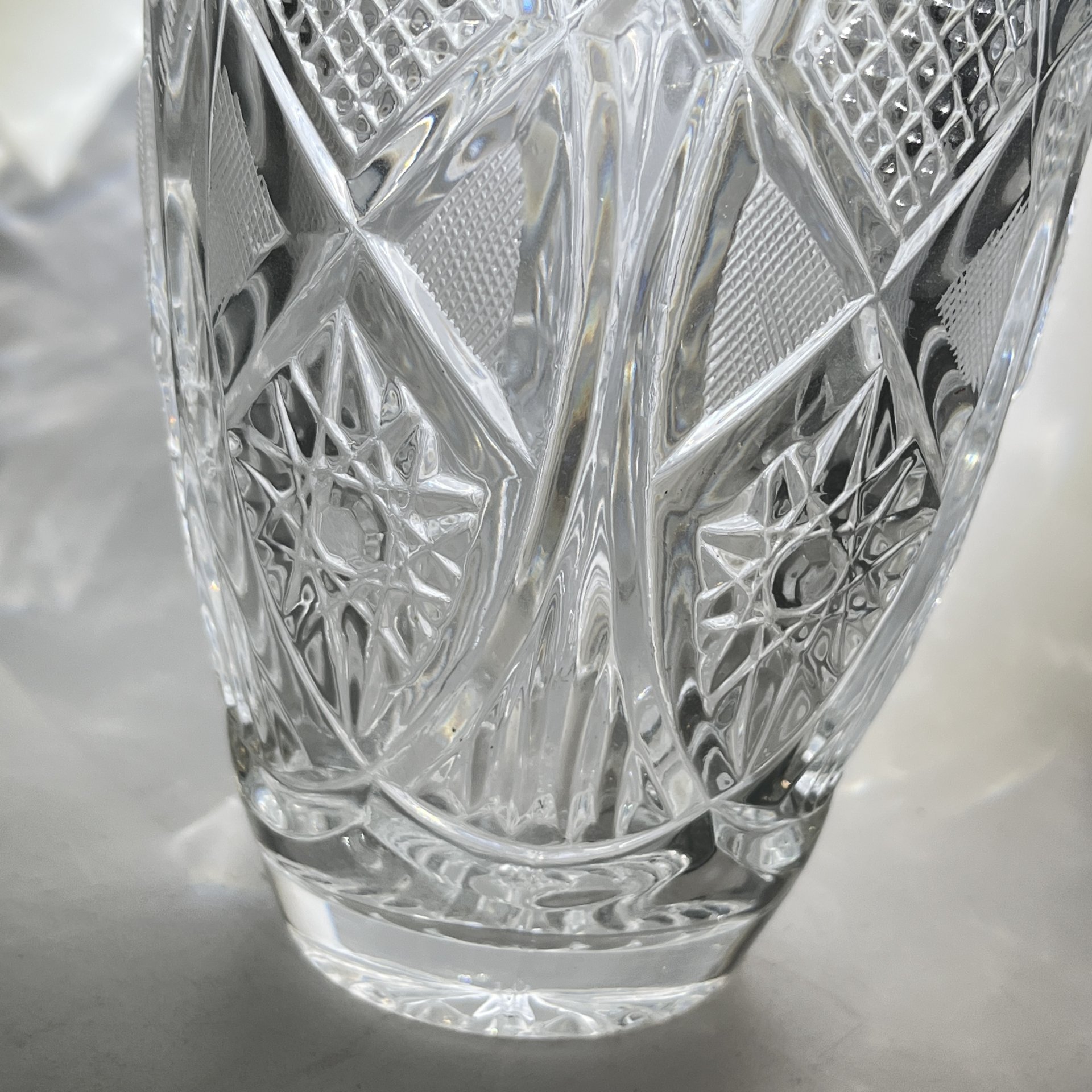 Ваза для цветочного букета в виде бутона тюльпана с резным декором, хрусталь, алмазная грань, СССР, 1970-1990 гг.