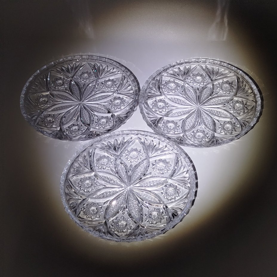 Набор из 3-х блюдец (тарелок), декорированных рельефным геометрическим декором, стекло, пресс, резьба, СССР, 1970-1990 гг.