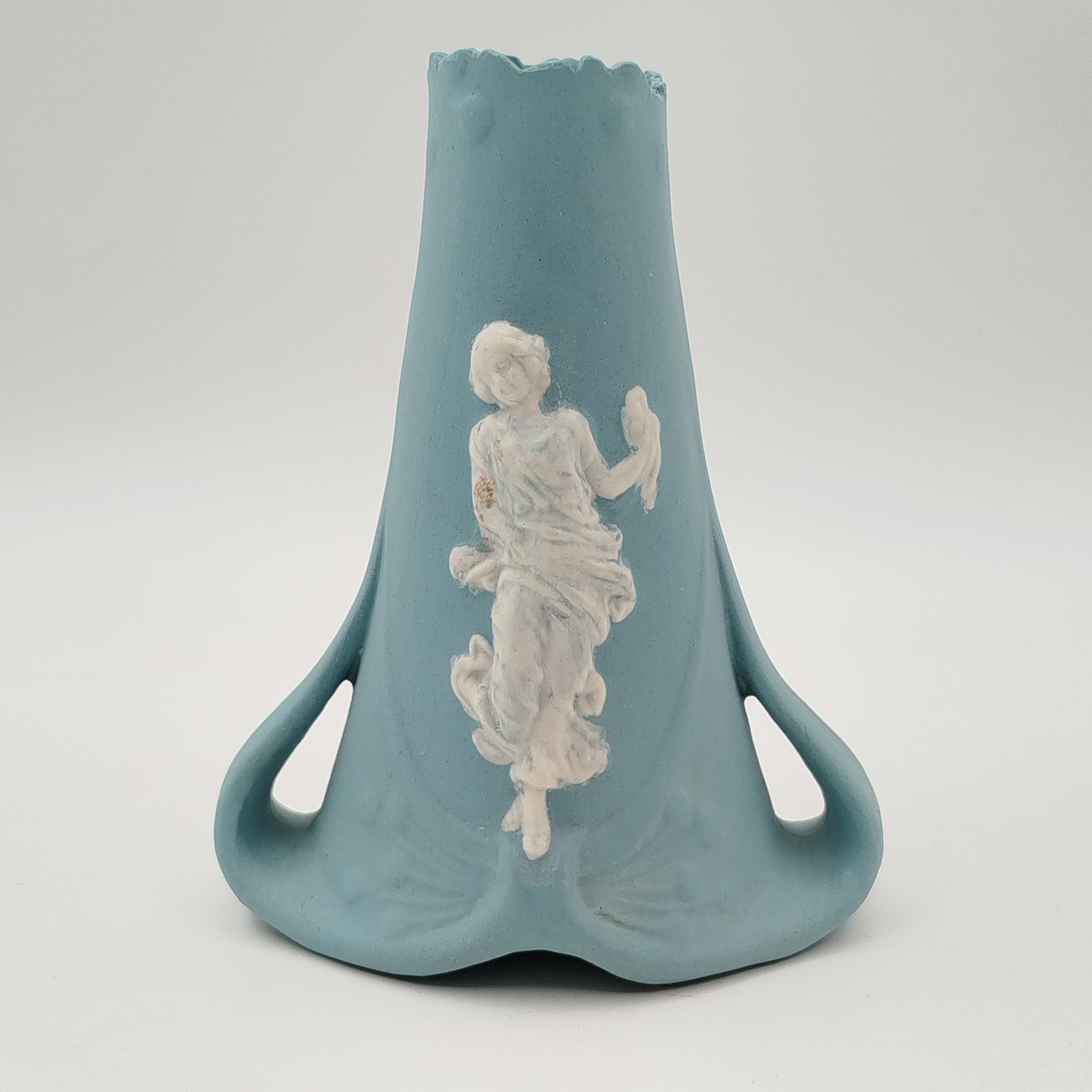 Ваза в стиле  модерн с изображением полуобнаженной девушки, бисквит, крытье, Россия, 1910-1930 гг.