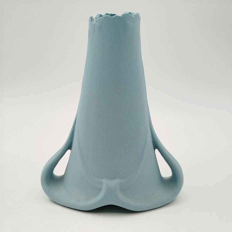 Ваза в стиле  модерн с изображением полуобнаженной девушки