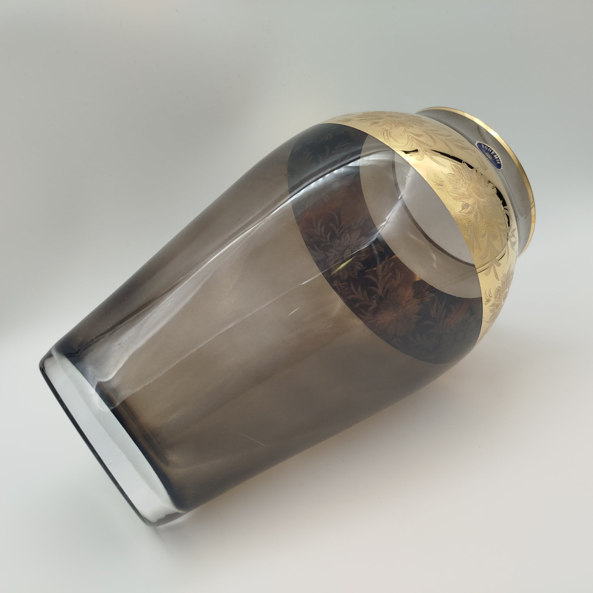 Ваза дымчатого цвета с цветочным декором, стекло, золочение, Bohemia Crystal (Bohemia Glass), Чехословакия, 1993-2010 гг.