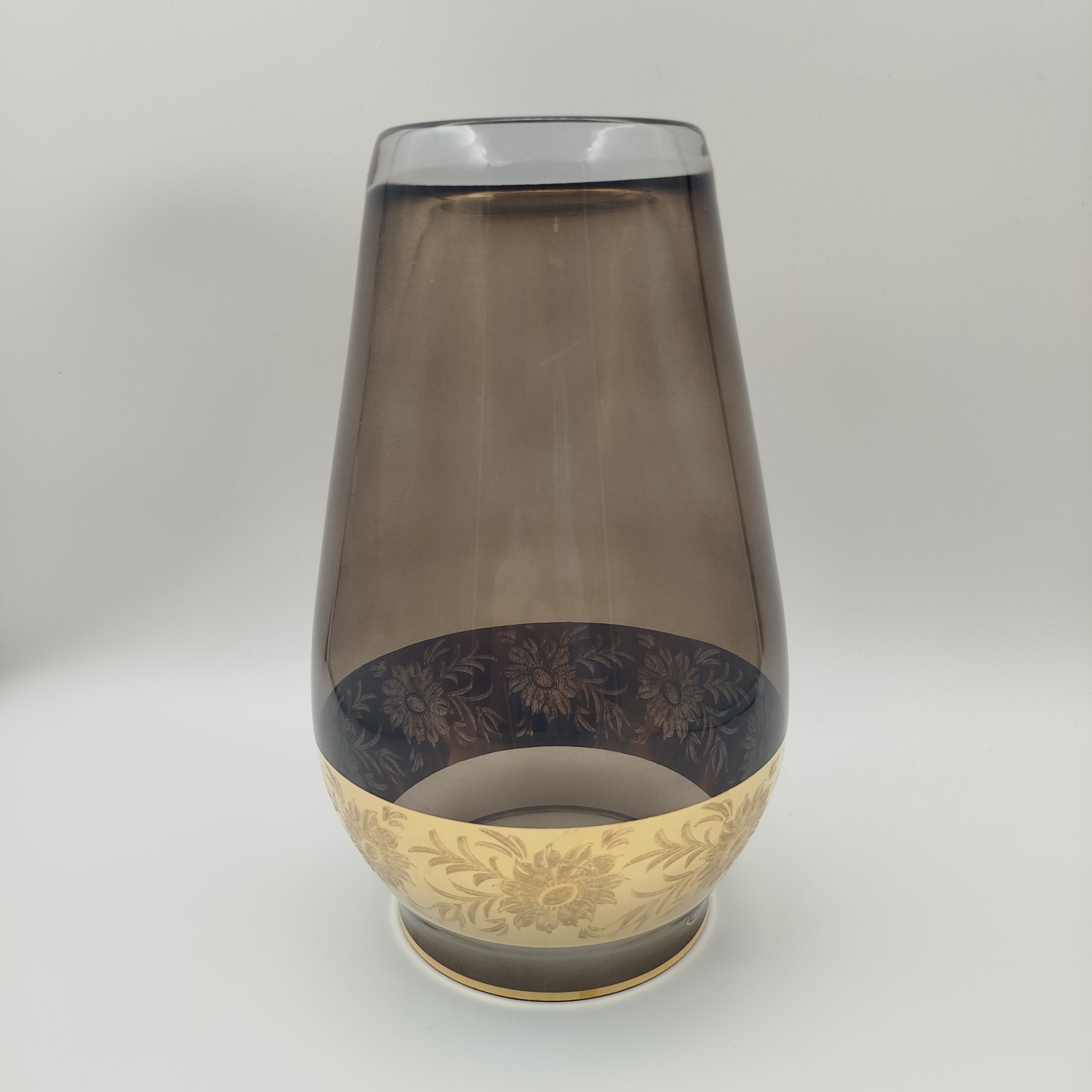Ваза дымчатого цвета с цветочным декором, стекло, золочение, Bohemia Crystal (Bohemia Glass), Чехословакия, 1993-2010 гг.