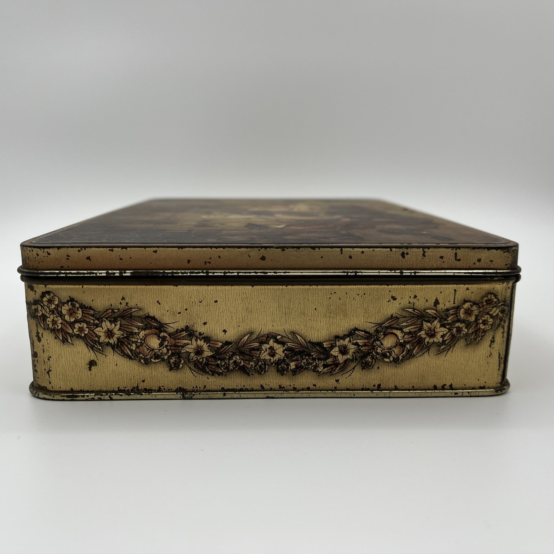 Коробка подарочная (с ключом) Jacoues SuperChocolat, украшенная хромолитографией картины Жана-Батиста  Маду "Вопрос судьбы"