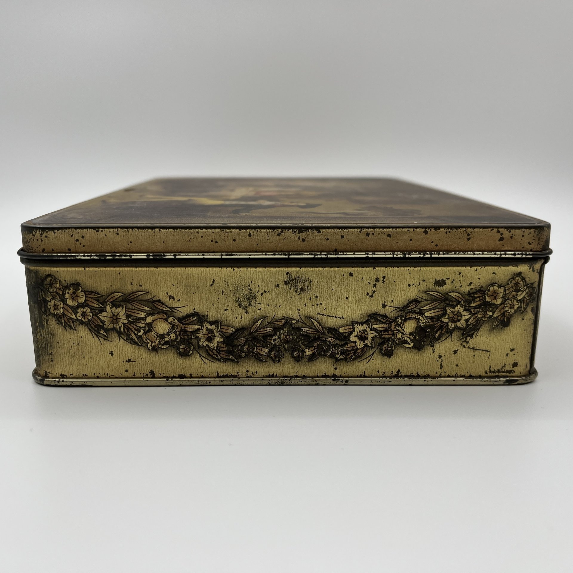 Коробка подарочная (с ключом) Jacoues SuperChocolat, украшенная хромолитографией картины Жана-Батиста  Маду "Вопрос судьбы"