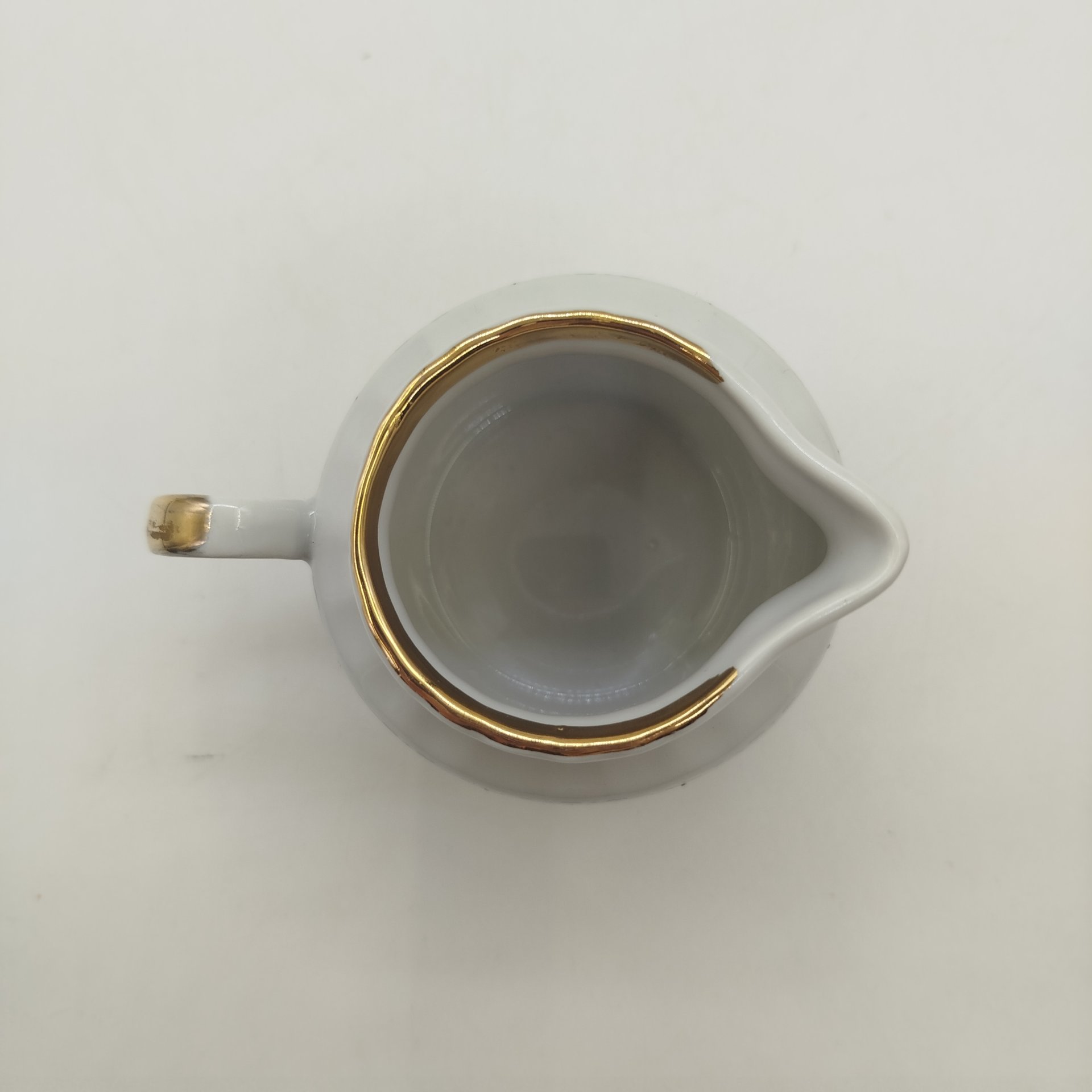 Молочник украшенный растительным декором в народном стиле, фарфор, деколь, золочение, Рижский фарфорово-фаянсовый завод, СССР, 1970-1980 гг.