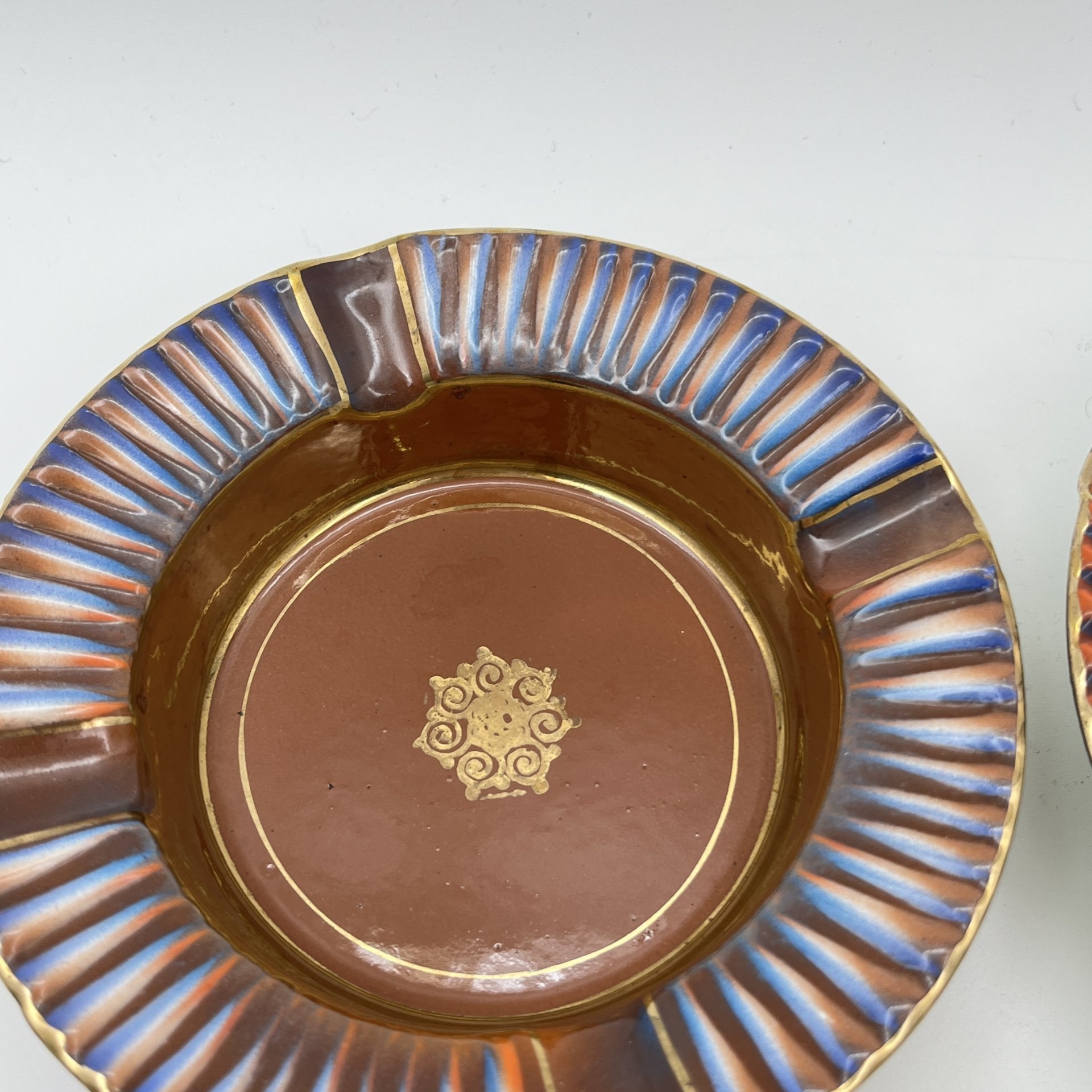 Комплект пепельниц  с радужным градиентом, металл, эмали, золочение, Европа, 1970-1990 гг.