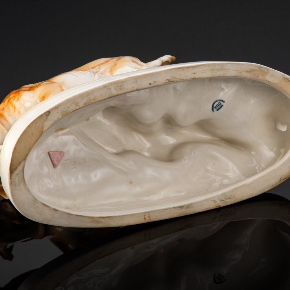 Статуэтка "Гончие собаки на охоте", фарфор, роспись, Royal Dux, Чехословакия, 1918-1945 гг.