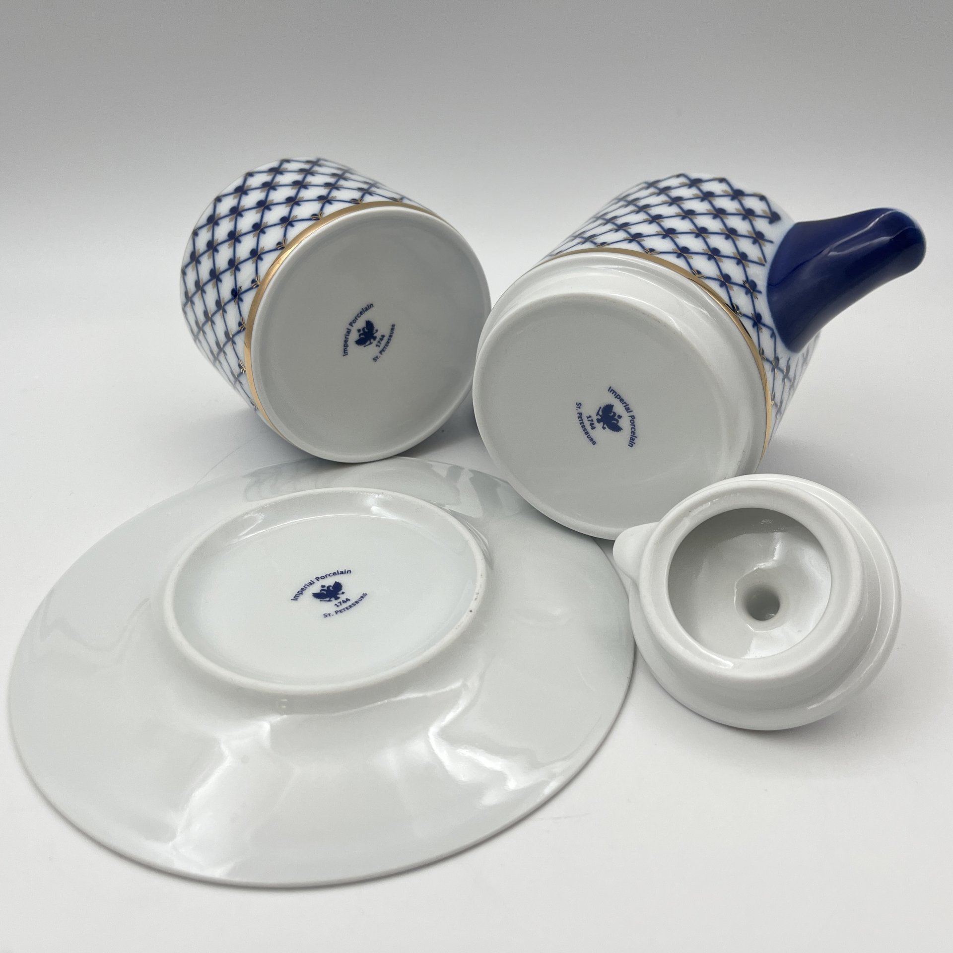 Чайный набор на одну персону "Кобальтовая сетка", фарфор, деколь подглазурная, отводка платиной, Императорский фарфоровый завод (ИФЗ), Российская Федерация, 2022-2023 гг.